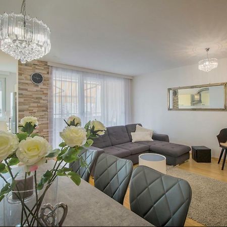 Apartment Montesa Zadar Bagian luar foto