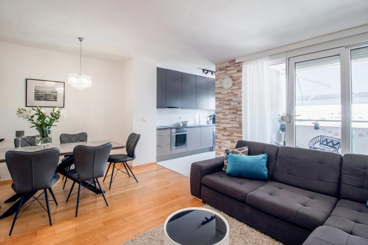 Apartment Montesa Zadar Bagian luar foto