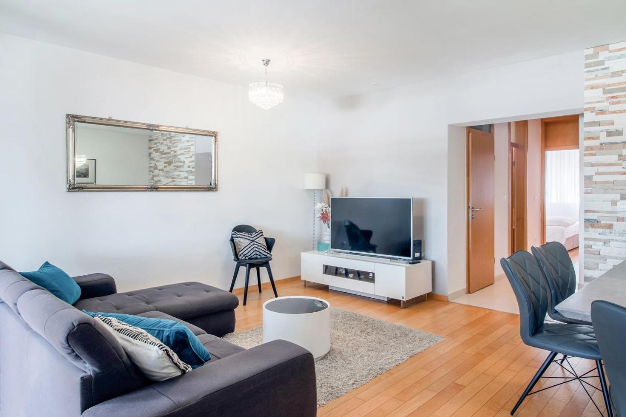 Apartment Montesa Zadar Bagian luar foto