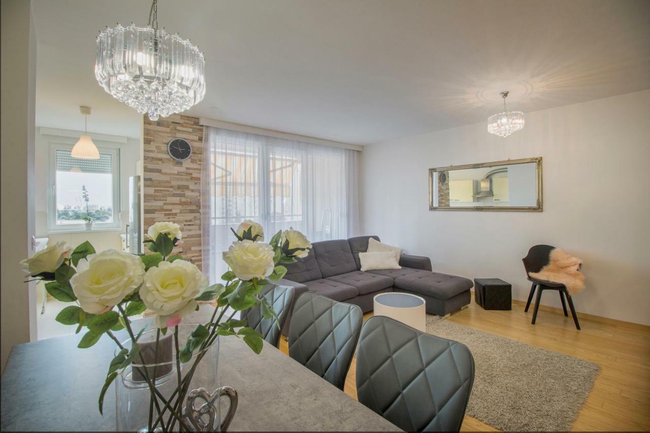 Apartment Montesa Zadar Bagian luar foto