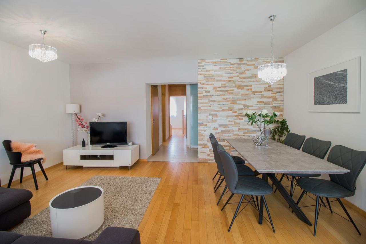 Apartment Montesa Zadar Bagian luar foto
