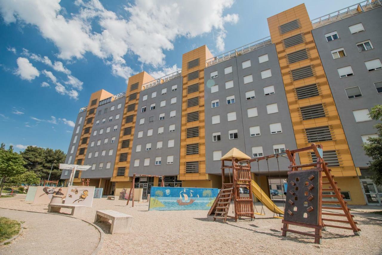 Apartment Montesa Zadar Bagian luar foto